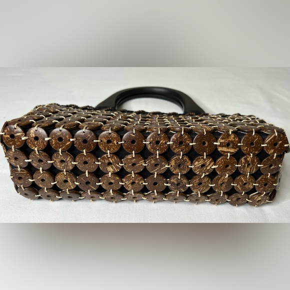 Handmade Coconut shell bag - Picture 2 of 9